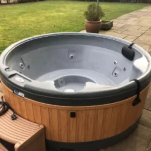 The Quatrospa (5-6 Seater)